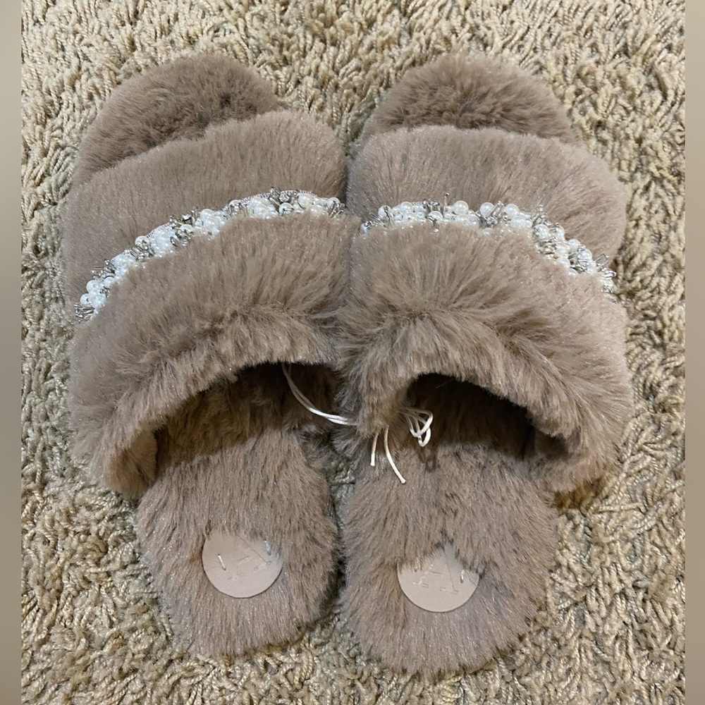 Anthropologie slippers NWT size 8/9